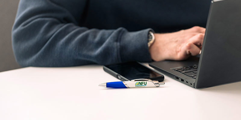 Office Laptop User Pen Mobile Phone Thumbnail 800X400